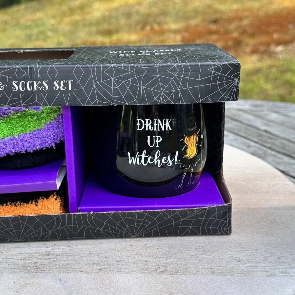 Cobwebs & Cauldrons Halloween Drink Up Witches Wine Glasses and Socks Set NEW